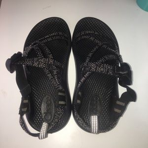 size 2 girls’ Chacos